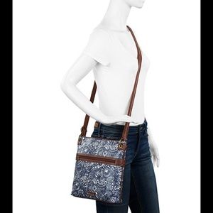 NWT Sakroots Dark Navy Floral Artist Circle Flat Crossbody Bag